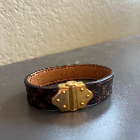 LV Bracelet - Picture 6 of 7
